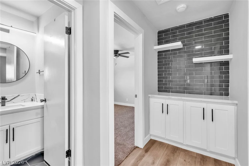 5804 Carmen, Las Vegas, NV 89108