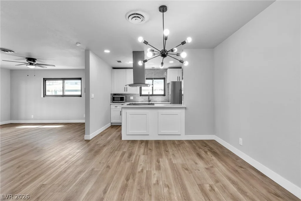 5804 Carmen, Las Vegas, NV 89108