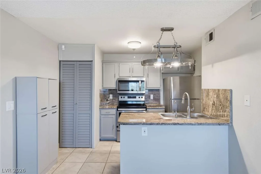1361 University, Las Vegas, NV 89119