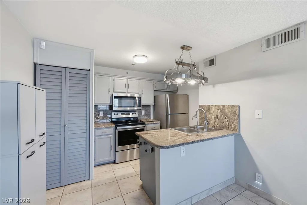 1361 University, Las Vegas, NV 89119
