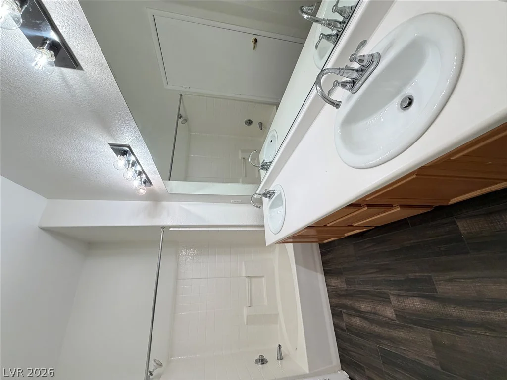 10245 Maryland, Las Vegas, NV 89183
