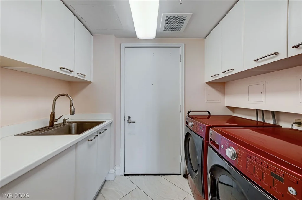 2777 Paradise, Las Vegas, NV 89109