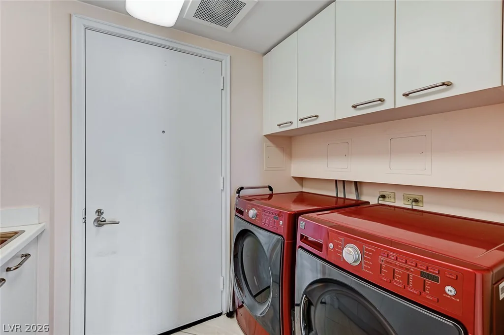 2777 Paradise, Las Vegas, NV 89109