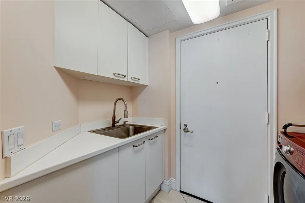 2777 Paradise, Las Vegas, NV 89109