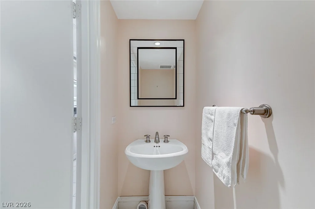 2777 Paradise, Las Vegas, NV 89109