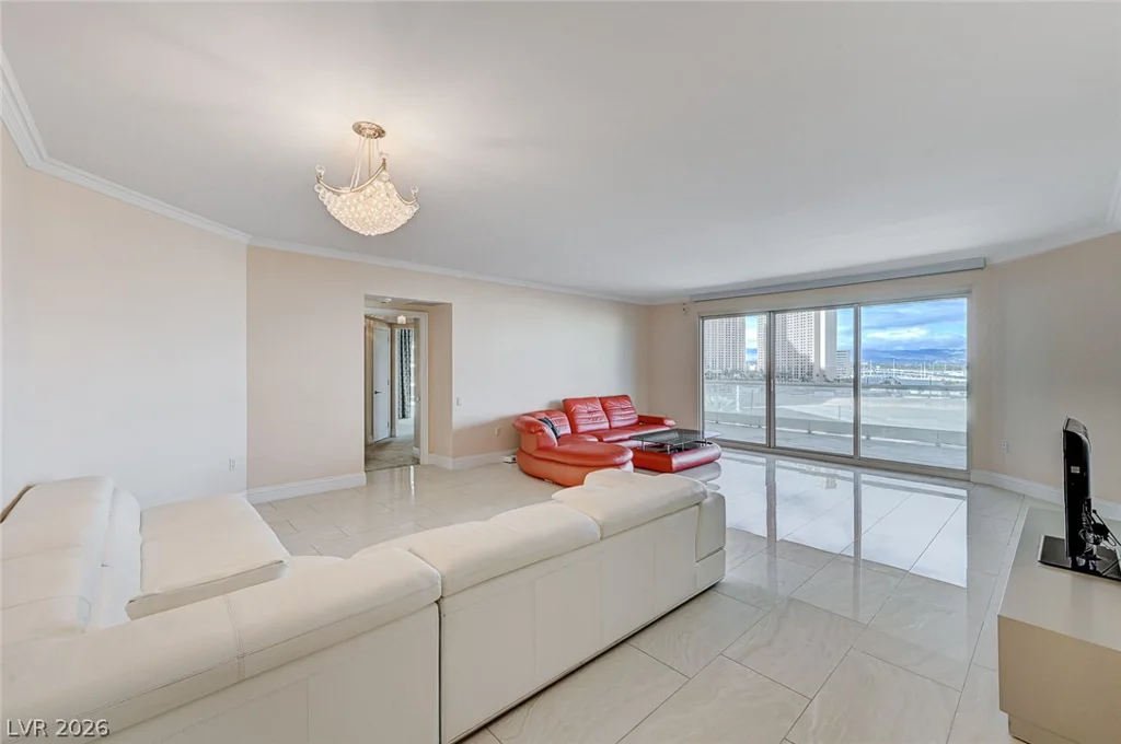2777 Paradise, Las Vegas, NV 89109