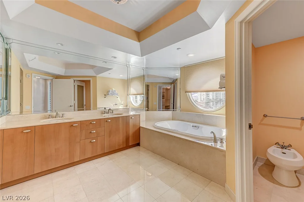 2777 Paradise, Las Vegas, NV 89109