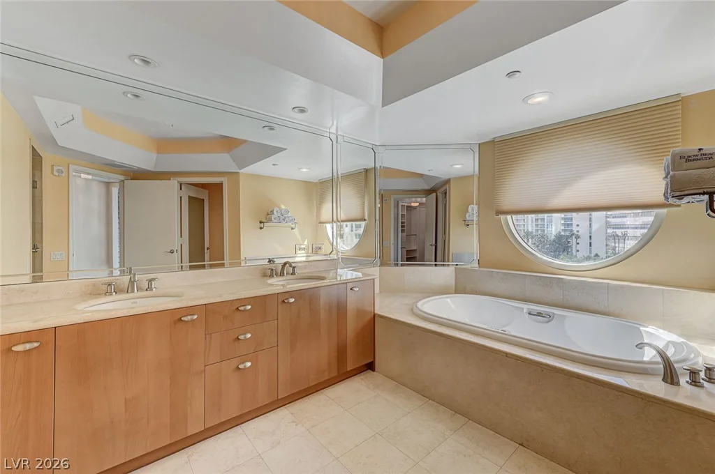 2777 Paradise, Las Vegas, NV 89109
