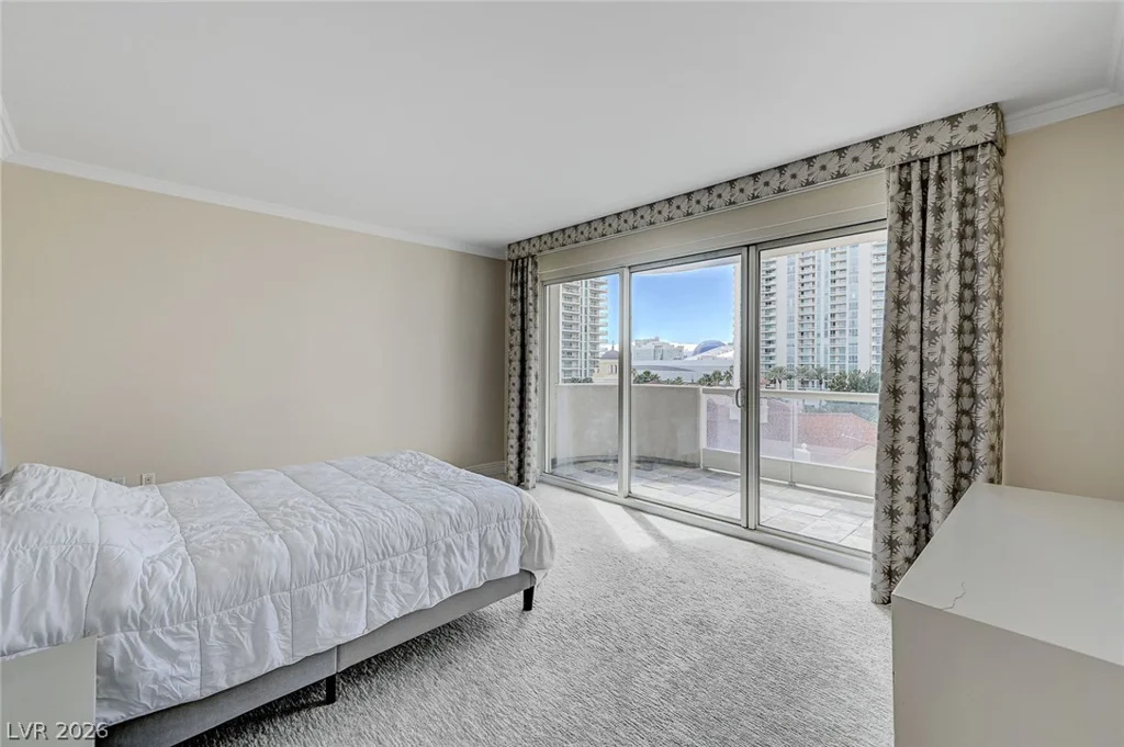 2777 Paradise, Las Vegas, NV 89109