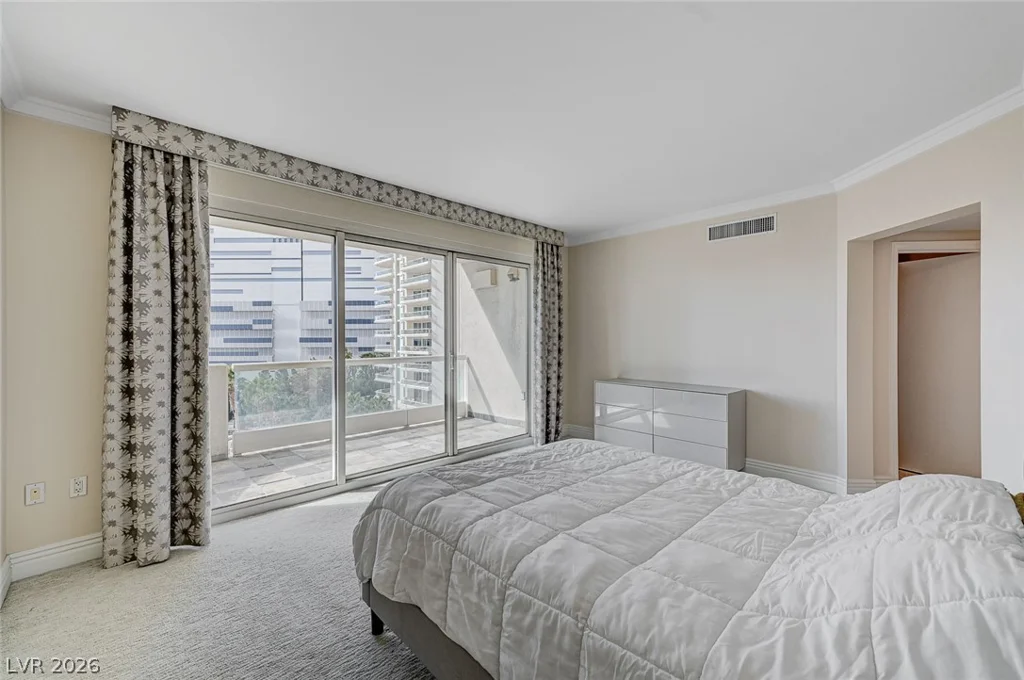 2777 Paradise, Las Vegas, NV 89109