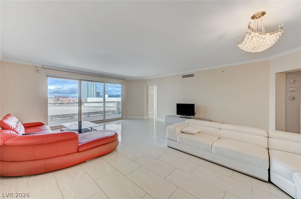 2777 Paradise, Las Vegas, NV 89109