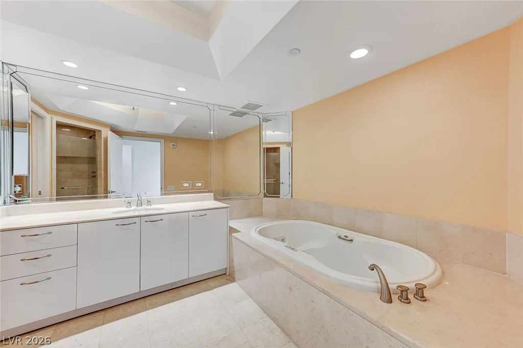 2777 Paradise, Las Vegas, NV 89109