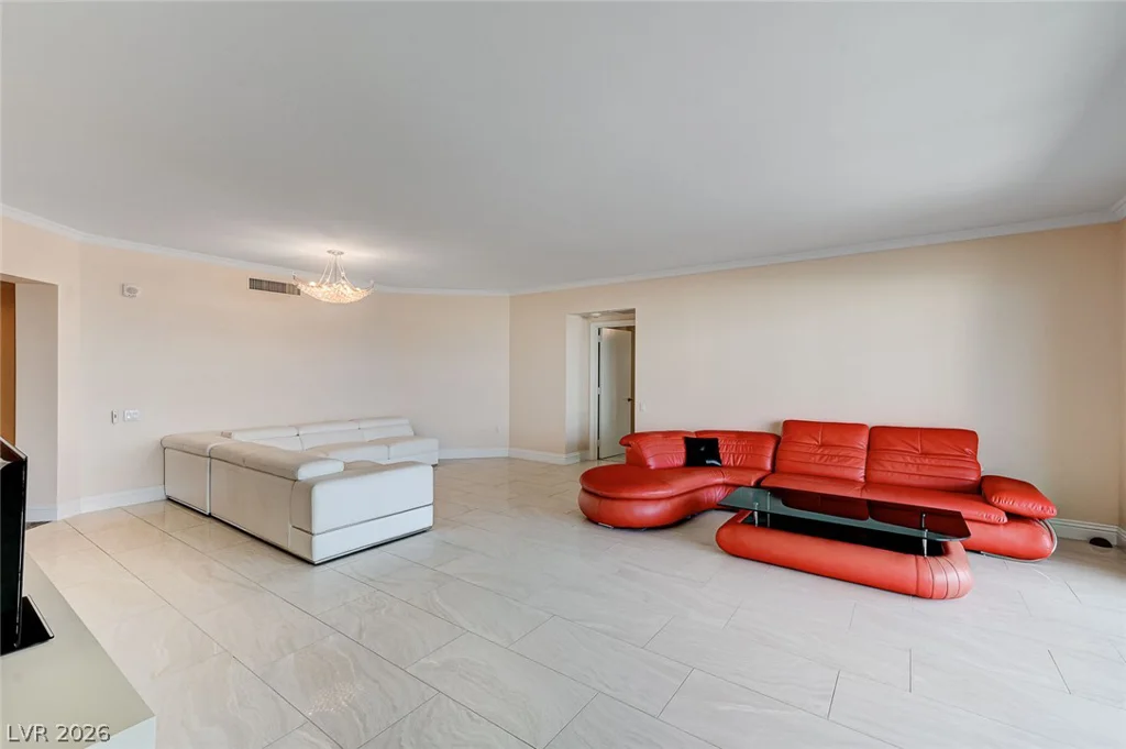 2777 Paradise, Las Vegas, NV 89109