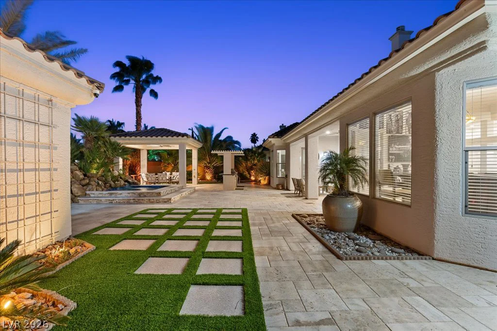 2204 Trident Maple, Las Vegas, NV 89117