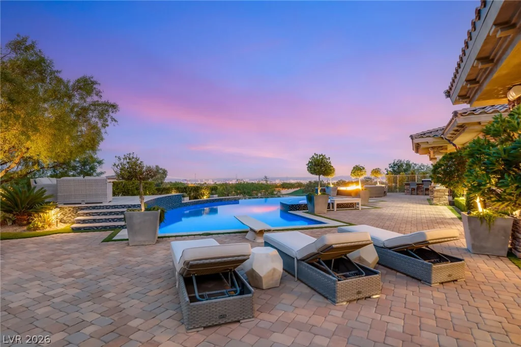 36 Tapadero, Las Vegas, NV 89135