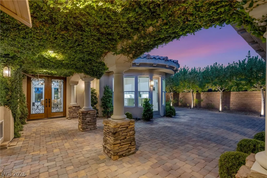 36 Tapadero, Las Vegas, NV 89135