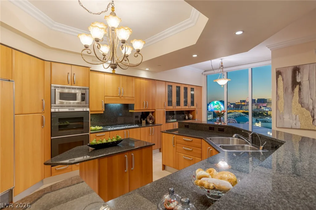 2857 Paradise, Las Vegas, NV 89109