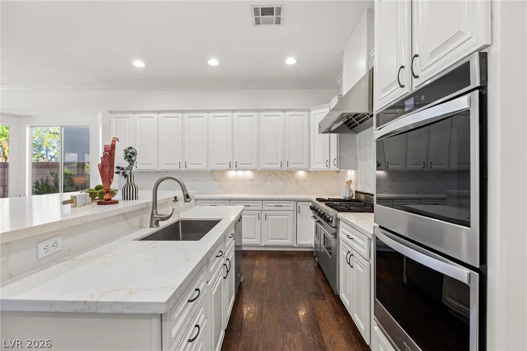 8088 Dark Hollow, Las Vegas, NV 89117