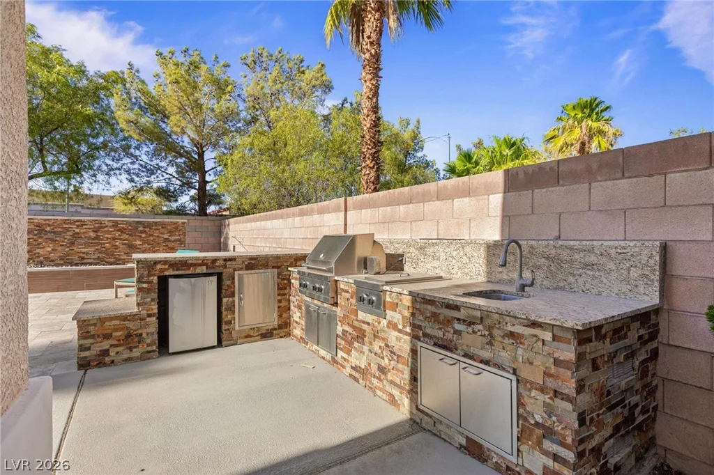 8088 Dark Hollow, Las Vegas, NV 89117