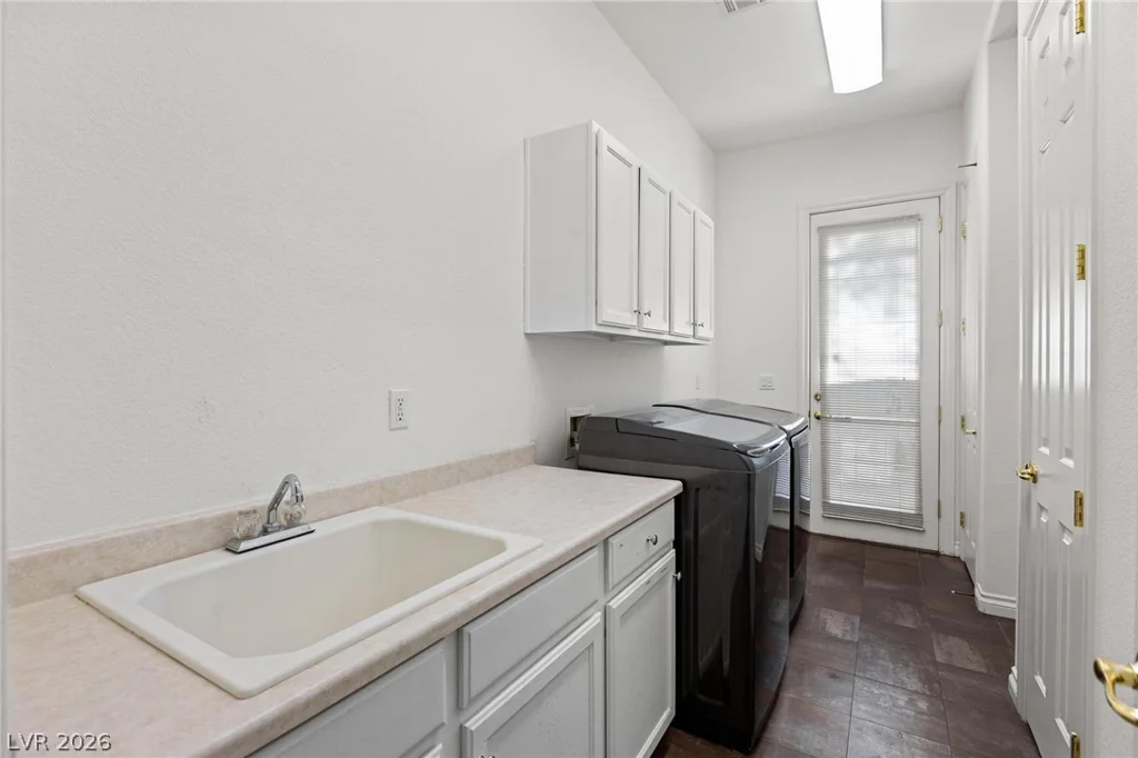 8088 Dark Hollow, Las Vegas, NV 89117