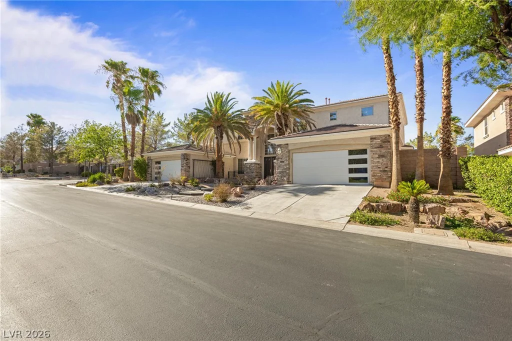 8088 Dark Hollow, Las Vegas, NV 89117