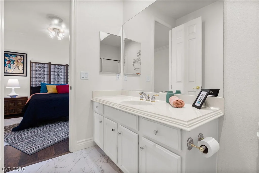 8088 Dark Hollow, Las Vegas, NV 89117