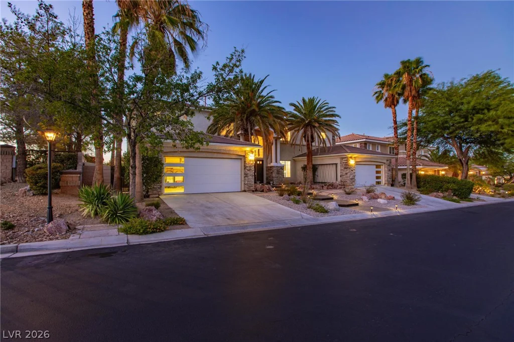 8088 Dark Hollow, Las Vegas, NV 89117