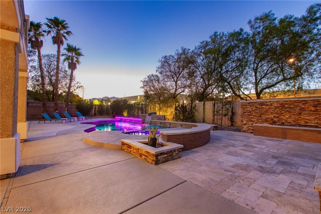 8088 Dark Hollow, Las Vegas, NV 89117