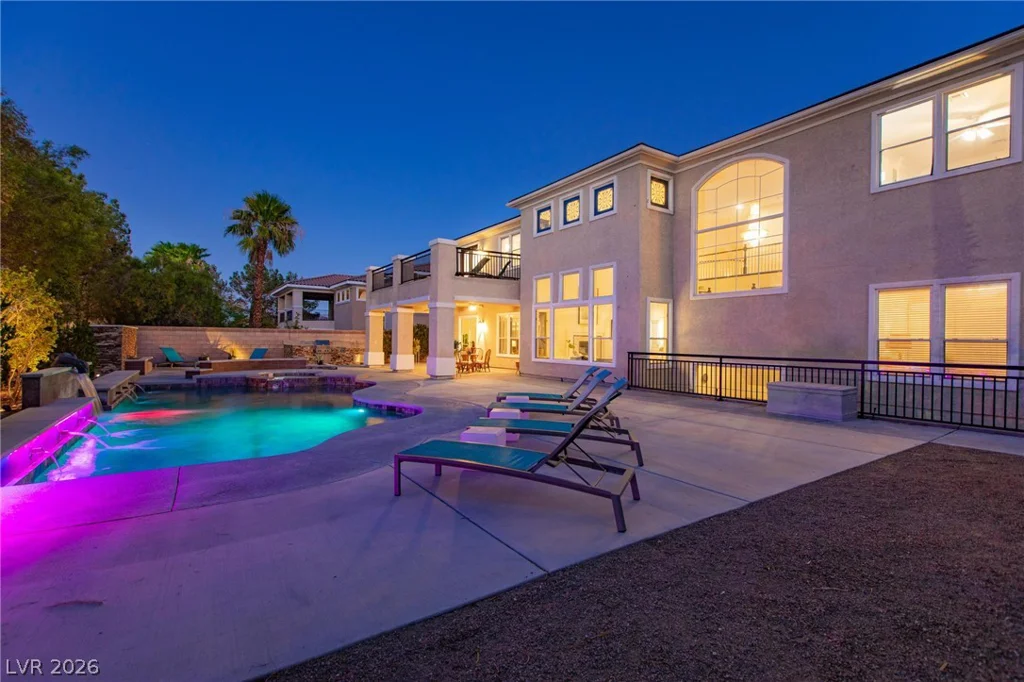 8088 Dark Hollow, Las Vegas, NV 89117
