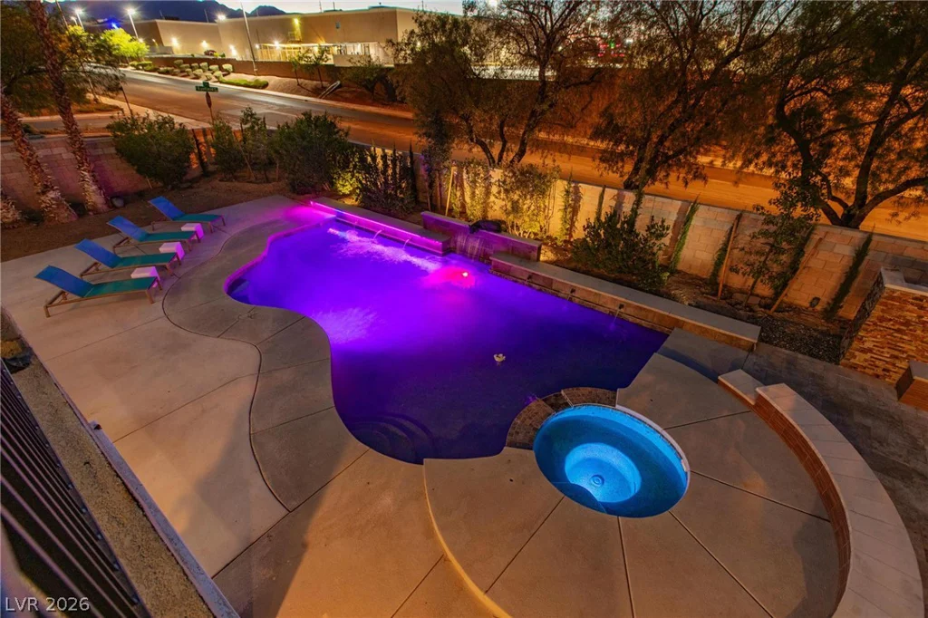 8088 Dark Hollow, Las Vegas, NV 89117