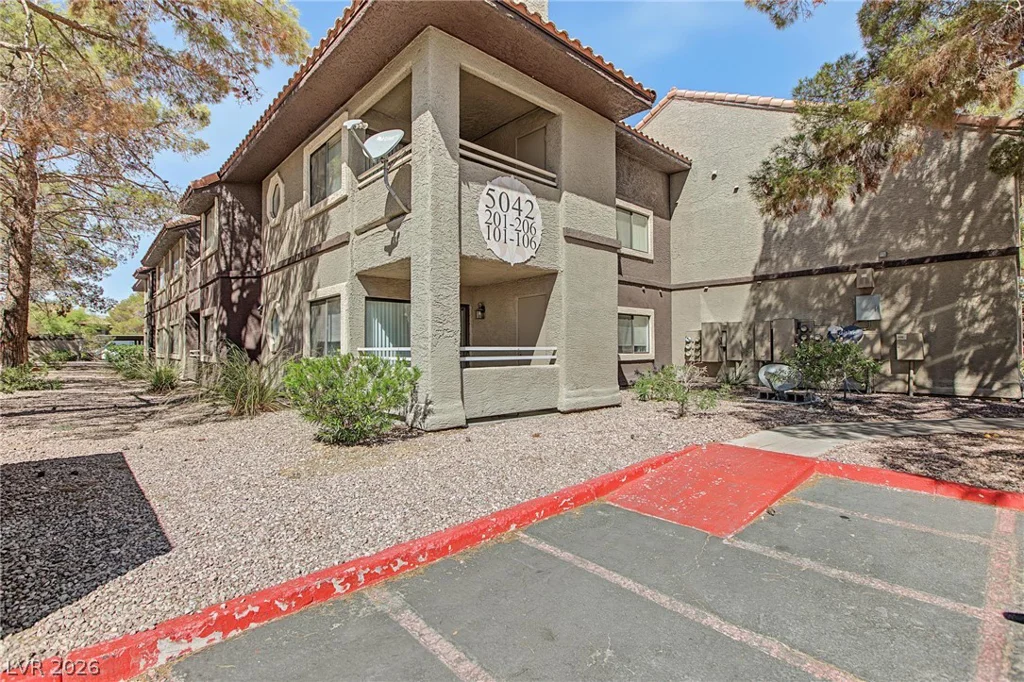 5042 Rainbow, Las Vegas, NV 89118