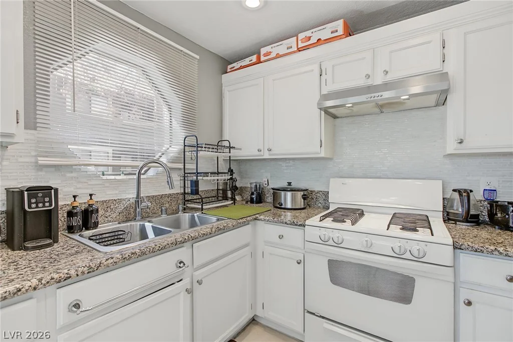 5042 Rainbow, Las Vegas, NV 89118