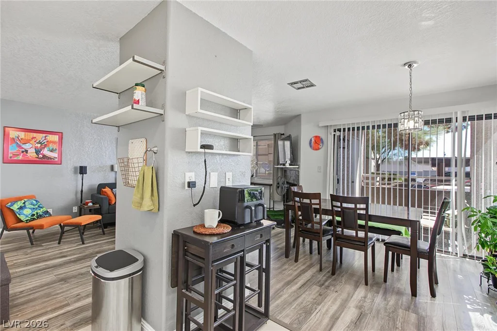 5042 Rainbow, Las Vegas, NV 89118