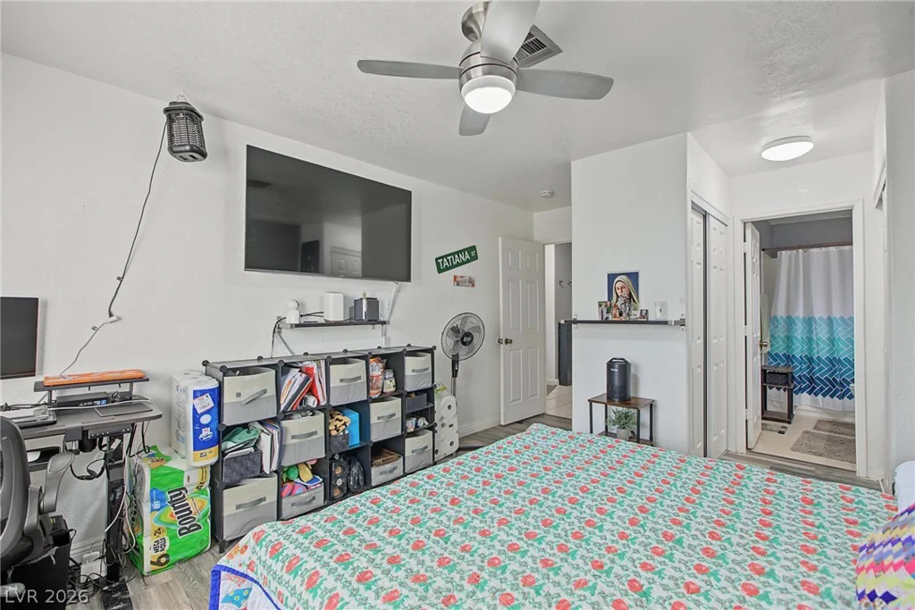 5042 Rainbow, Las Vegas, NV 89118