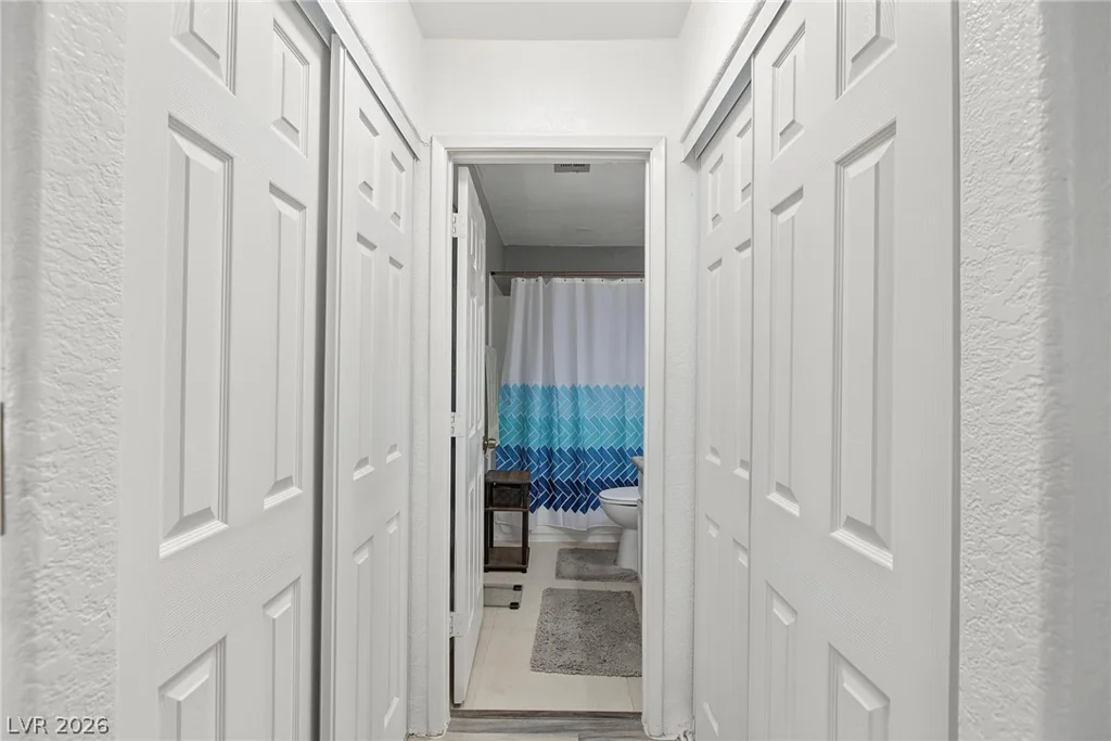 5042 Rainbow, Las Vegas, NV 89118