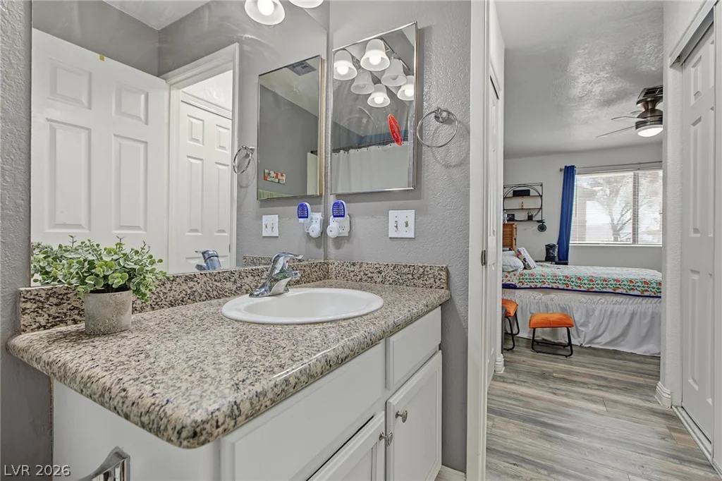 5042 Rainbow, Las Vegas, NV 89118