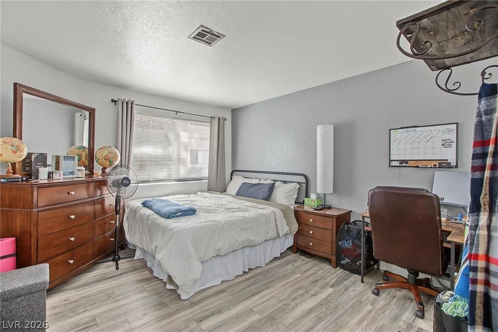 5042 Rainbow, Las Vegas, NV 89118