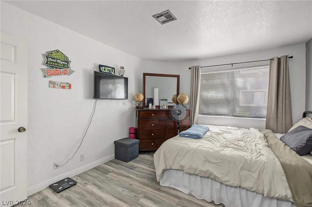 5042 Rainbow, Las Vegas, NV 89118