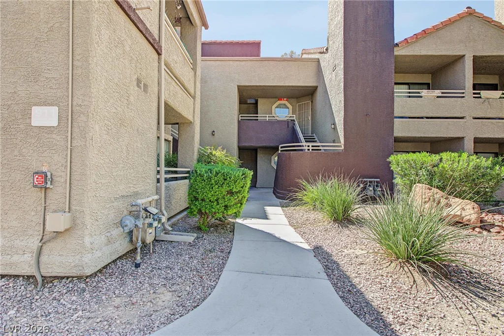5042 Rainbow, Las Vegas, NV 89118