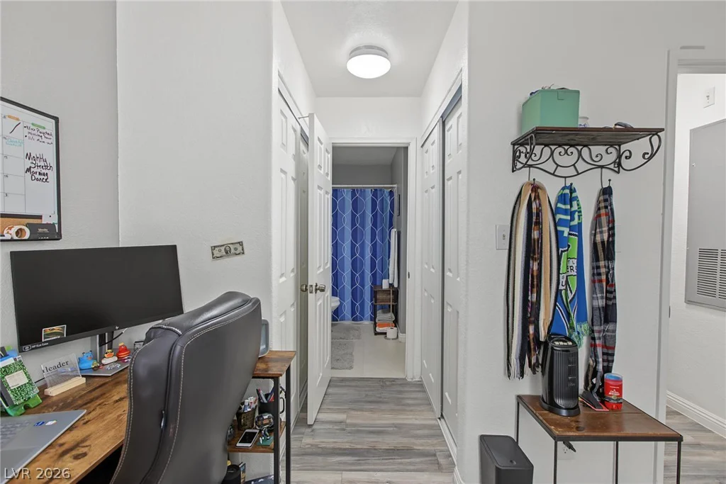 5042 Rainbow, Las Vegas, NV 89118
