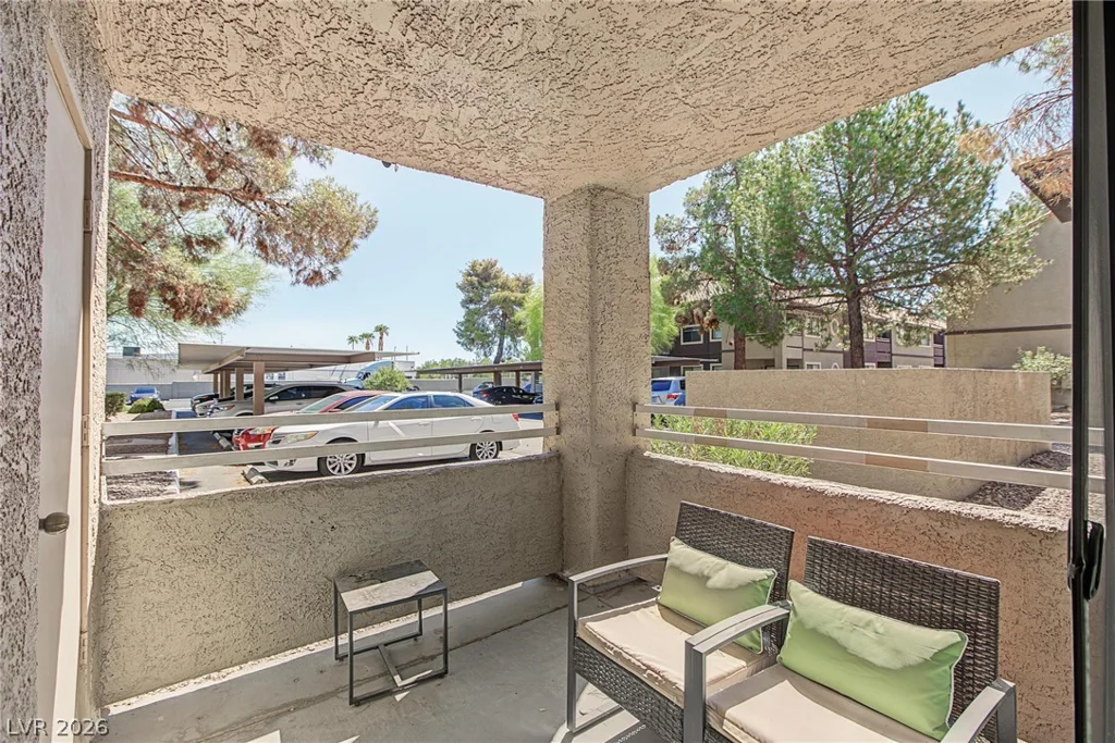 5042 Rainbow, Las Vegas, NV 89118