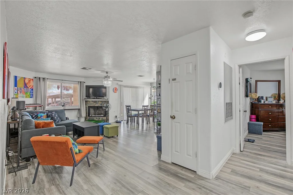 5042 Rainbow, Las Vegas, NV 89118