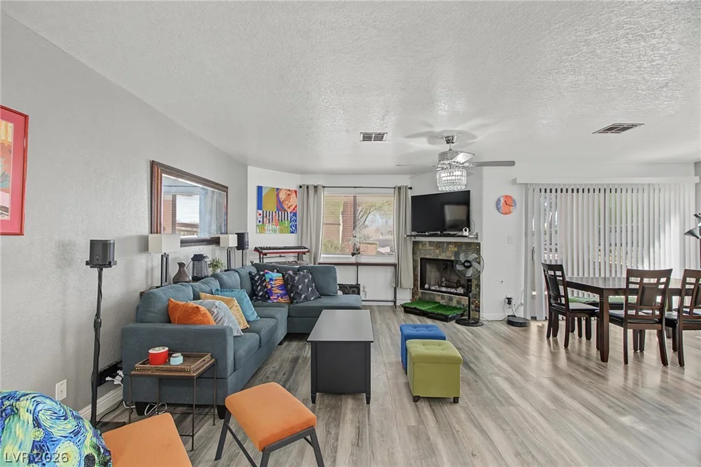 5042 Rainbow, Las Vegas, NV 89118