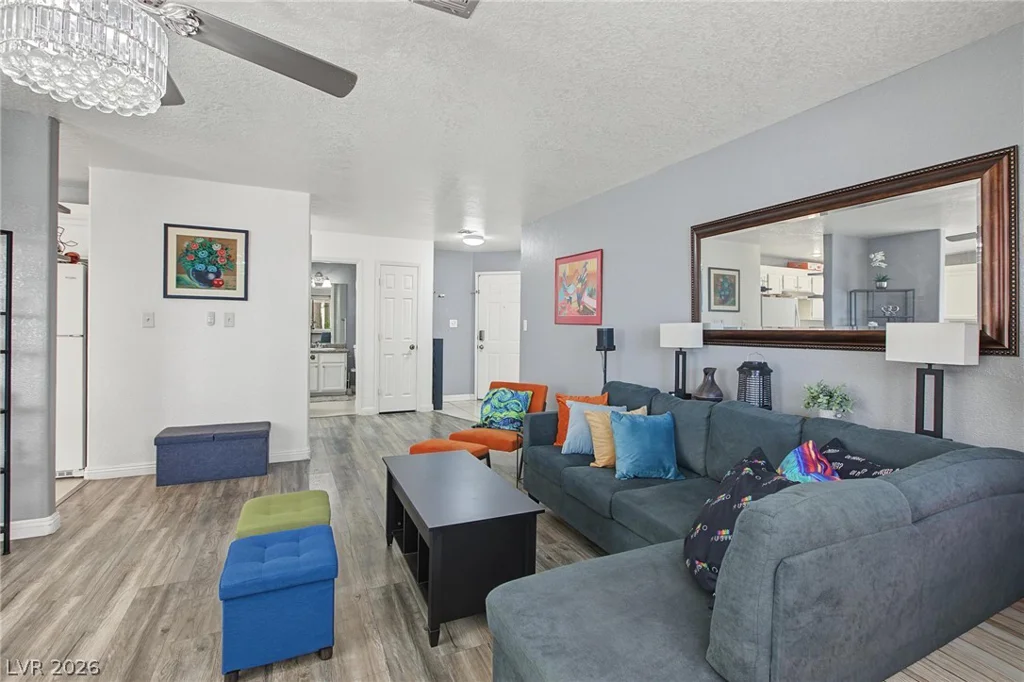 5042 Rainbow, Las Vegas, NV 89118