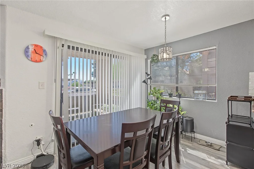 5042 Rainbow, Las Vegas, NV 89118