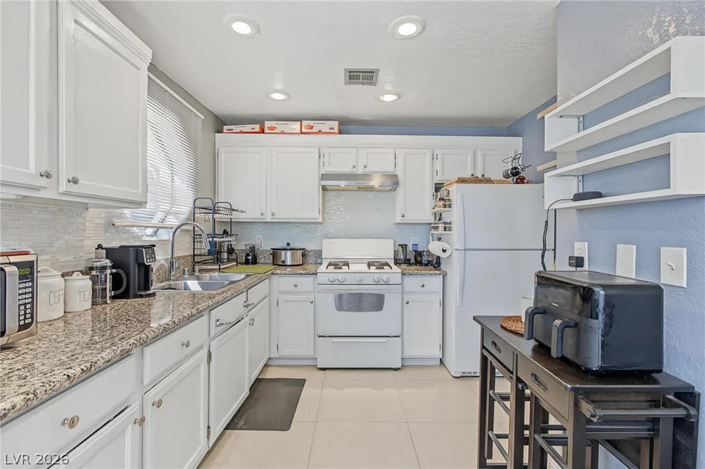 5042 Rainbow, Las Vegas, NV 89118