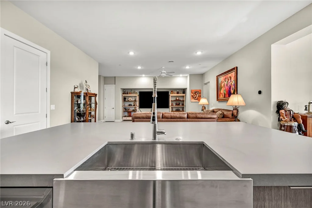 9125 Las Manaitas, Las Vegas, NV 89144