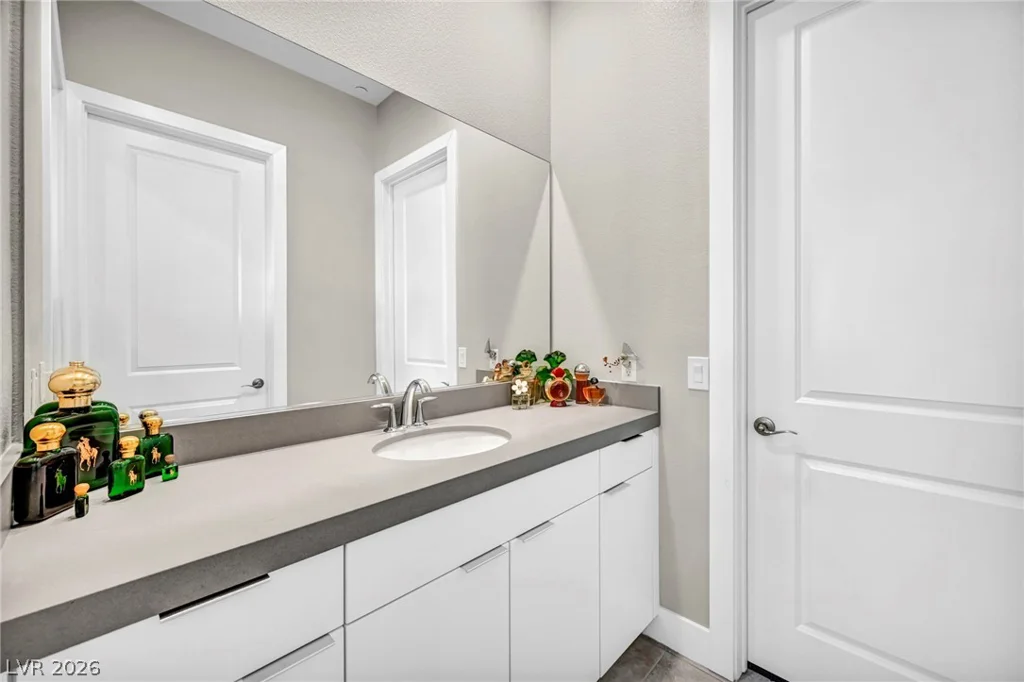 9125 Las Manaitas, Las Vegas, NV 89144