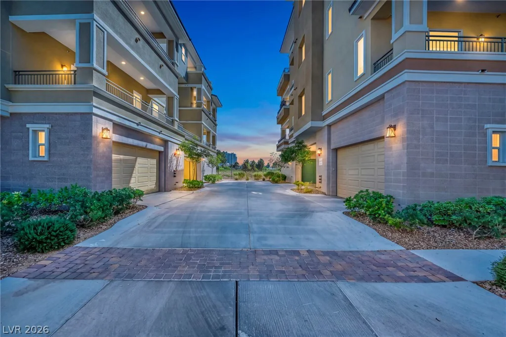9125 Las Manaitas, Las Vegas, NV 89144