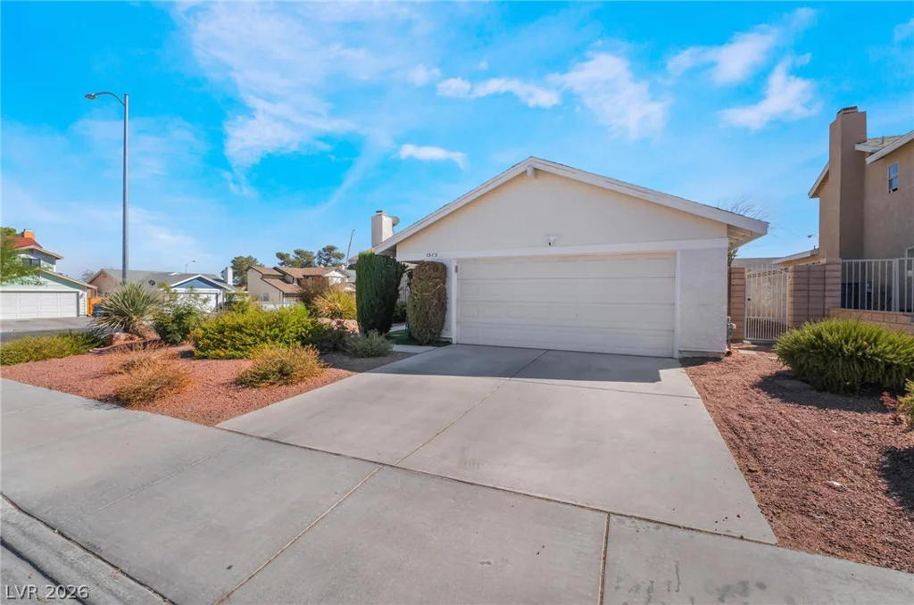 7373 Newcrest, Las Vegas, NV 89147